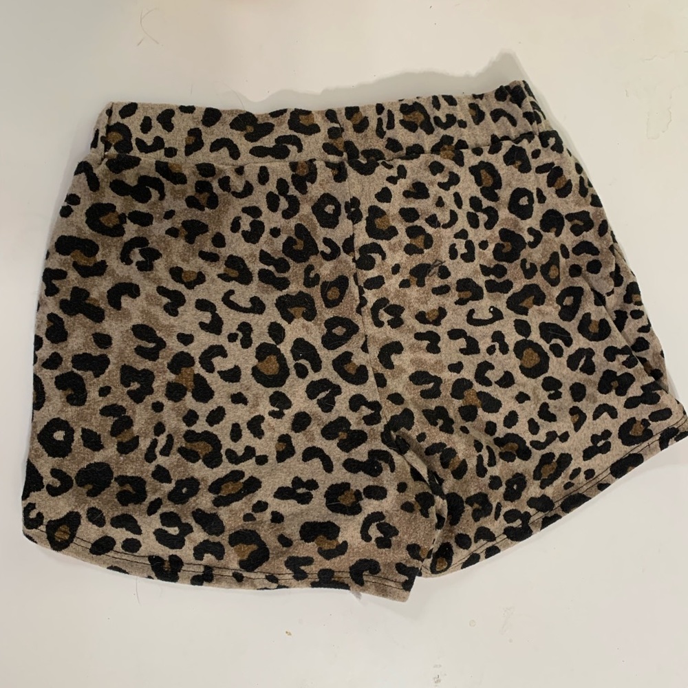 New comfy leopard shorts - Picture 3 of 6